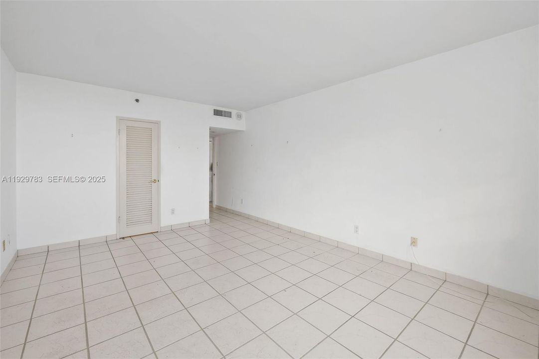 For Sale: $649,000 (1 beds, 1 baths, 845 Square Feet)