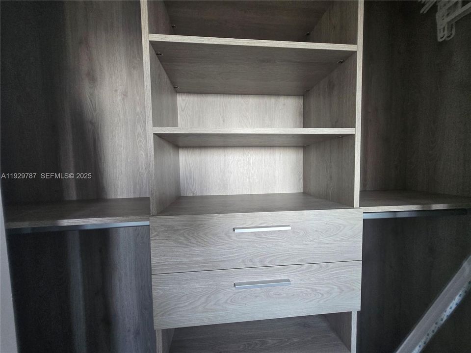 For Rent: $4,500 (2 beds, 2 baths, 1095 Square Feet)