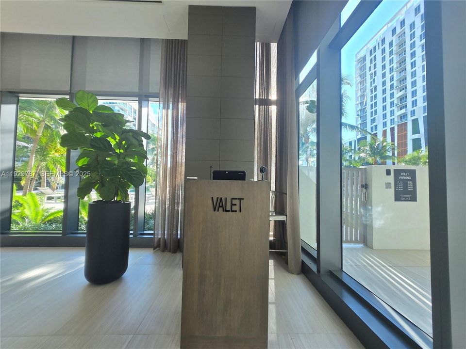 For Rent: $4,500 (2 beds, 2 baths, 1095 Square Feet)