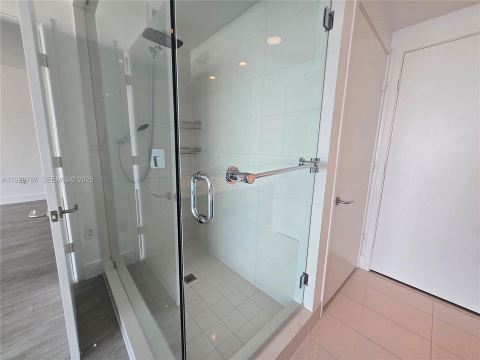 For Rent: $4,500 (2 beds, 2 baths, 1095 Square Feet)