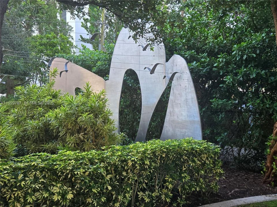 For Rent: $4,500 (2 beds, 2 baths, 1095 Square Feet)