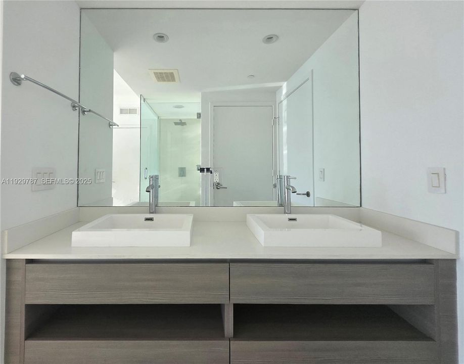 For Rent: $4,500 (2 beds, 2 baths, 1095 Square Feet)