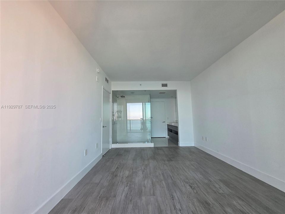 For Rent: $4,500 (2 beds, 2 baths, 1095 Square Feet)