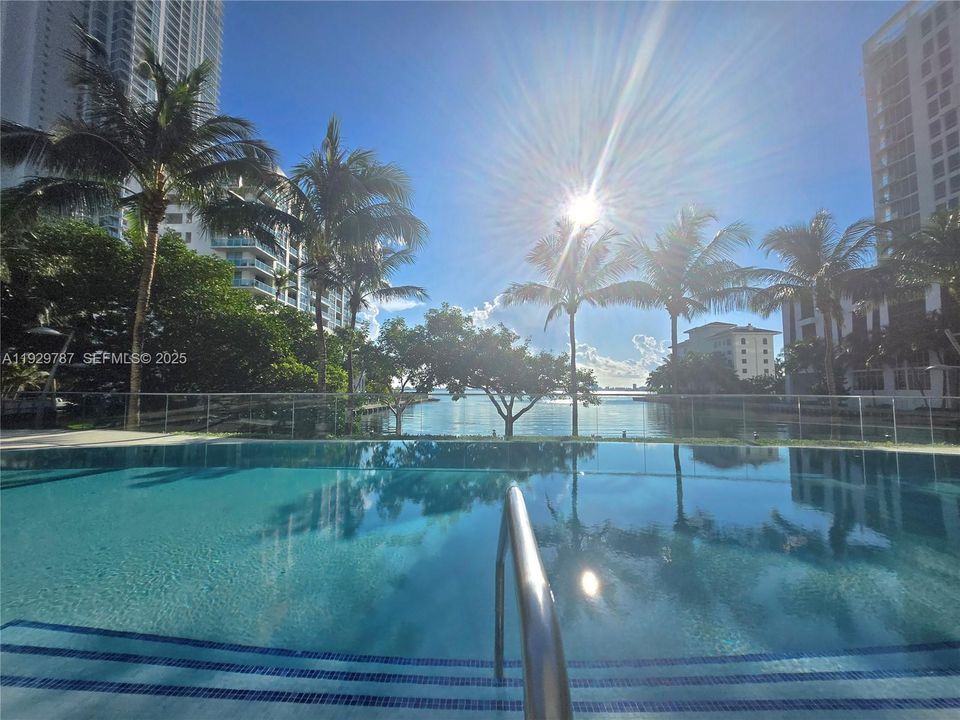 For Rent: $4,500 (2 beds, 2 baths, 1095 Square Feet)