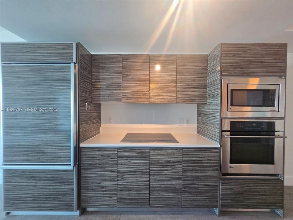 For Rent: $4,500 (2 beds, 2 baths, 1095 Square Feet)