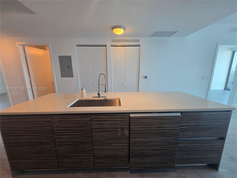 For Rent: $4,500 (2 beds, 2 baths, 1095 Square Feet)