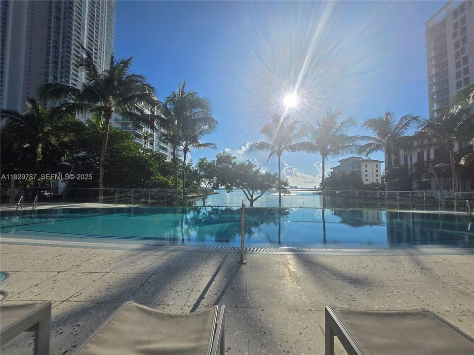 For Rent: $4,500 (2 beds, 2 baths, 1095 Square Feet)