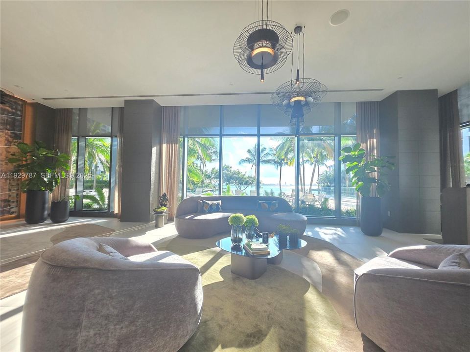 For Rent: $4,500 (2 beds, 2 baths, 1095 Square Feet)