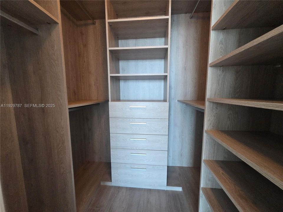 For Rent: $4,500 (2 beds, 2 baths, 1095 Square Feet)