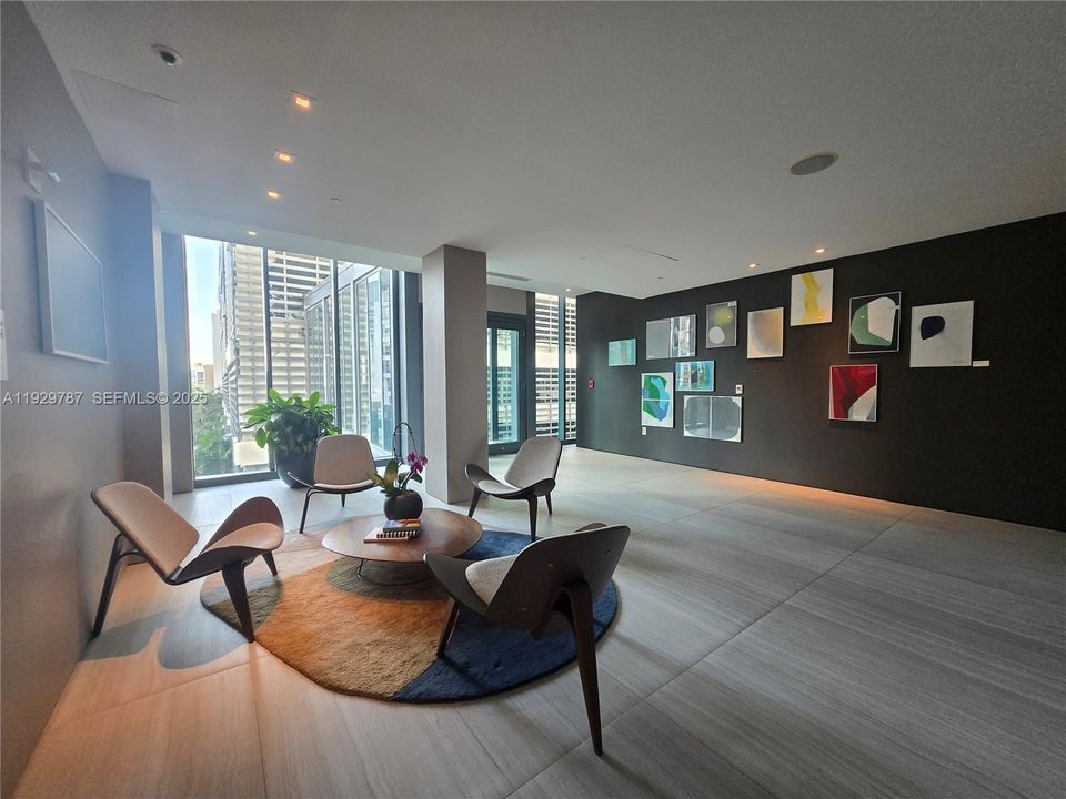 For Rent: $4,500 (2 beds, 2 baths, 1095 Square Feet)