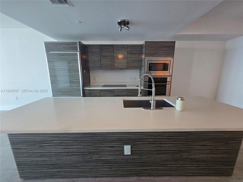 For Rent: $4,500 (2 beds, 2 baths, 1095 Square Feet)