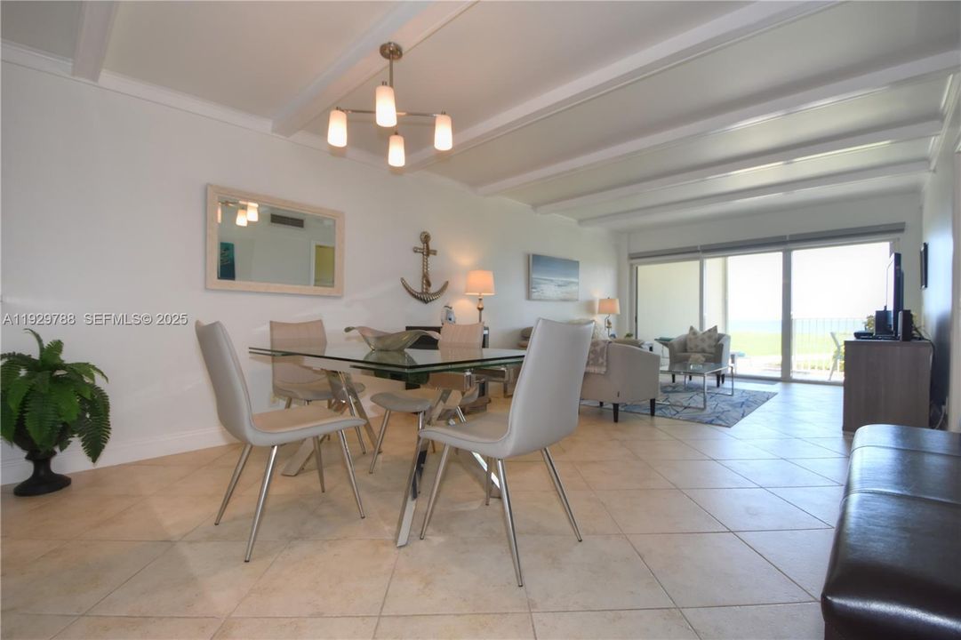 En Venta: $765,000 (2 camas, 2 baños, 1076 Pies cuadrados)