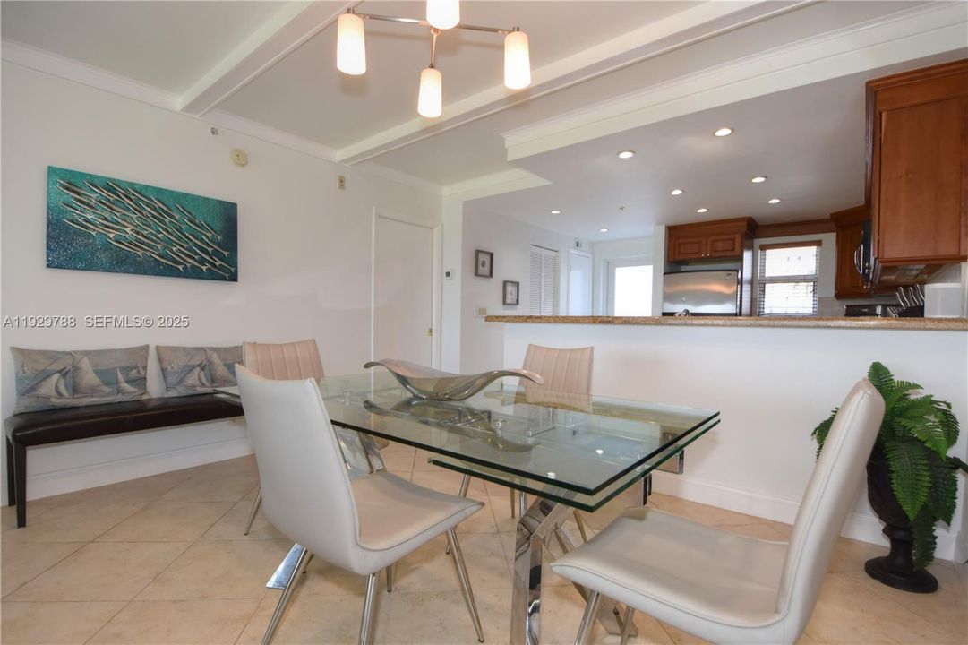 En Venta: $765,000 (2 camas, 2 baños, 1076 Pies cuadrados)