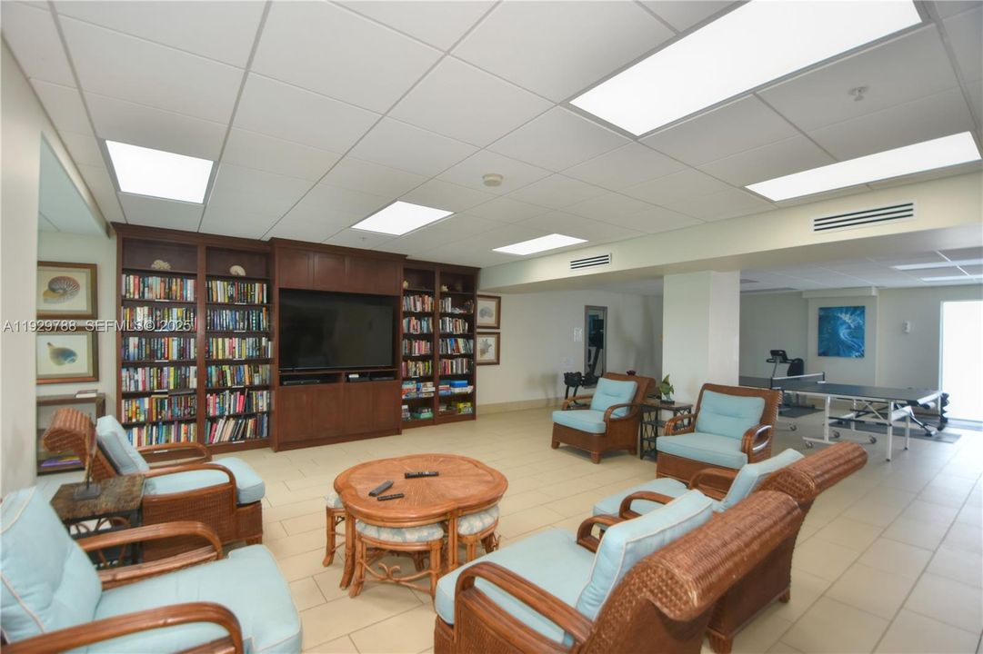 En Venta: $765,000 (2 camas, 2 baños, 1076 Pies cuadrados)