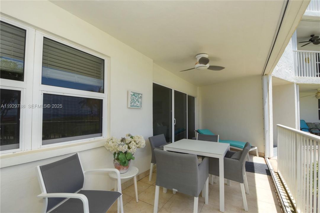 En Venta: $765,000 (2 camas, 2 baños, 1076 Pies cuadrados)