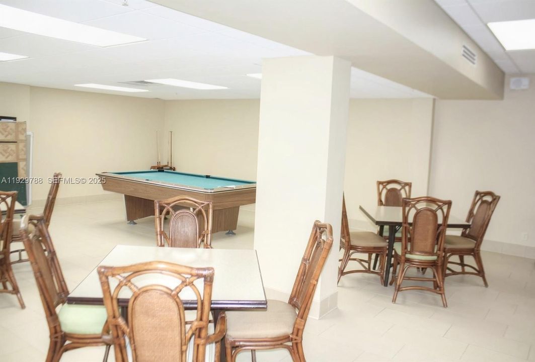 En Venta: $765,000 (2 camas, 2 baños, 1076 Pies cuadrados)