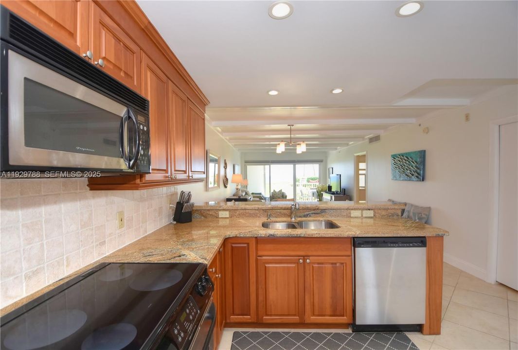 En Venta: $765,000 (2 camas, 2 baños, 1076 Pies cuadrados)