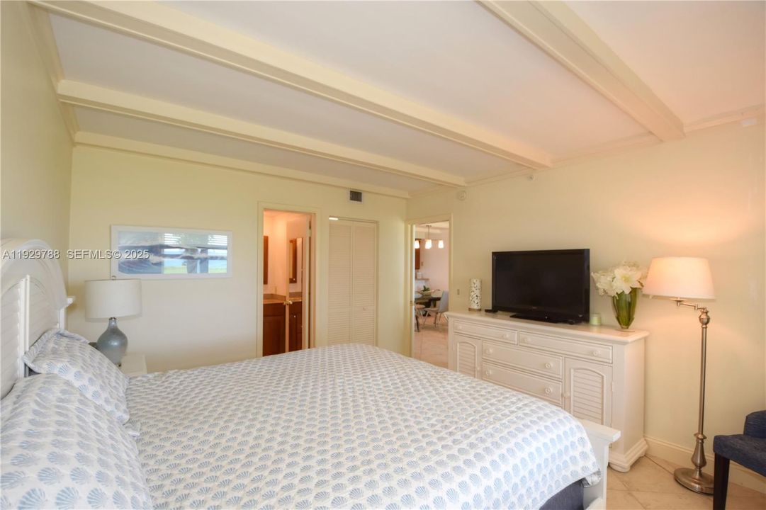 En Venta: $765,000 (2 camas, 2 baños, 1076 Pies cuadrados)