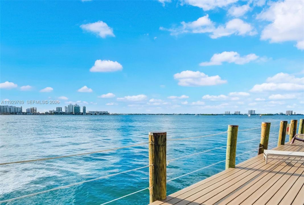 待售: $320,000 (1 贝兹, 1 浴室, 885 平方英尺)