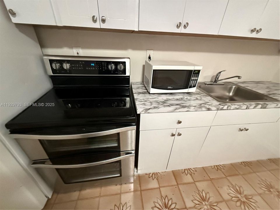 出租: $1,900 (0 贝兹, 1 浴室, 500 平方英尺)