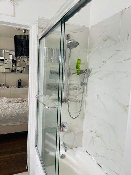 For Rent: $2,500 (2 beds, 1 baths, 700 Square Feet)