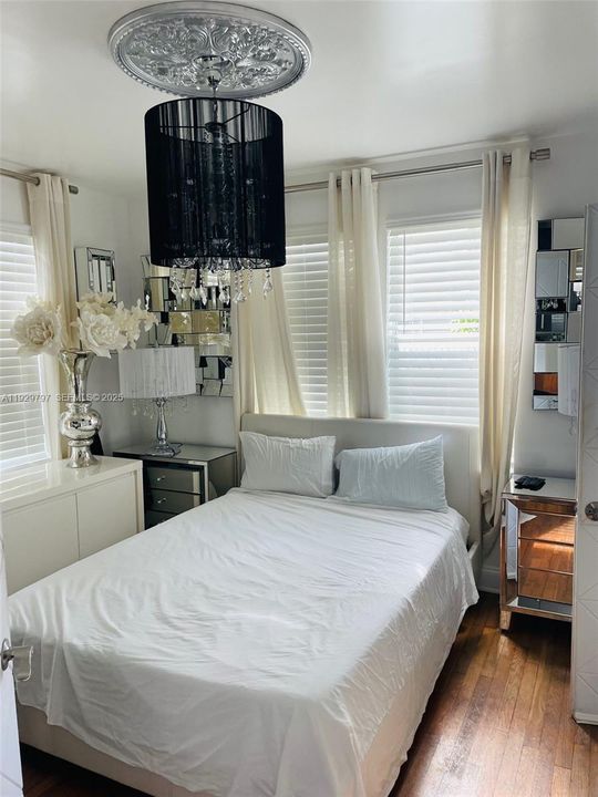 For Rent: $2,500 (2 beds, 1 baths, 700 Square Feet)