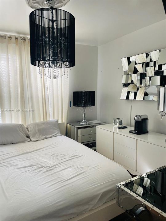 For Rent: $2,500 (2 beds, 1 baths, 700 Square Feet)