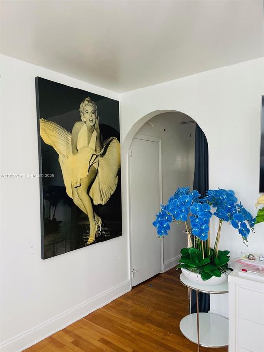 For Rent: $2,500 (2 beds, 1 baths, 700 Square Feet)