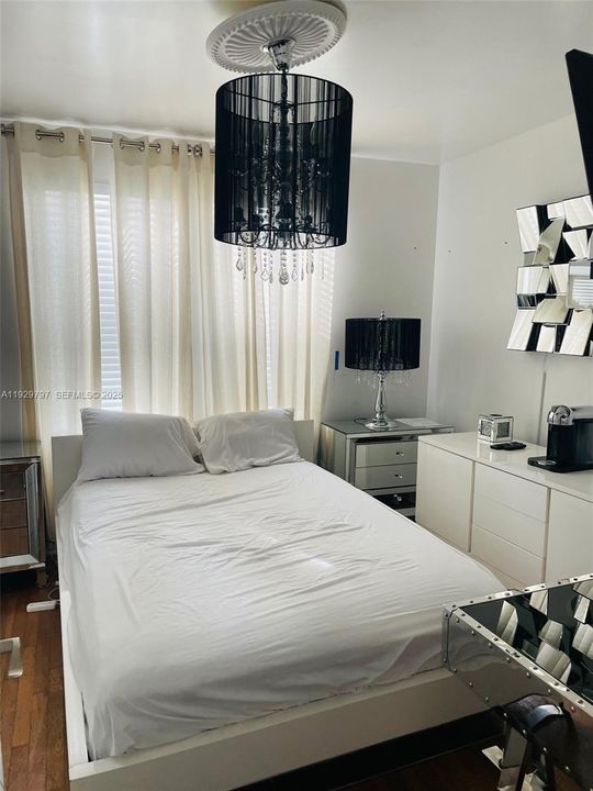 For Rent: $2,500 (2 beds, 1 baths, 700 Square Feet)