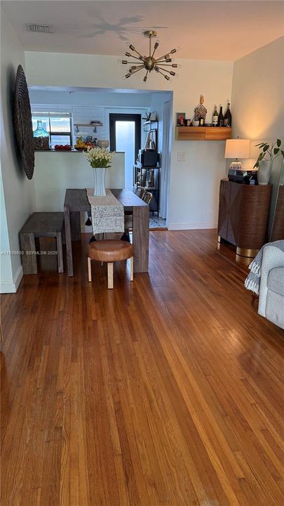 For Rent: $2,995 (2 beds, 1 baths, 1664 Square Feet)