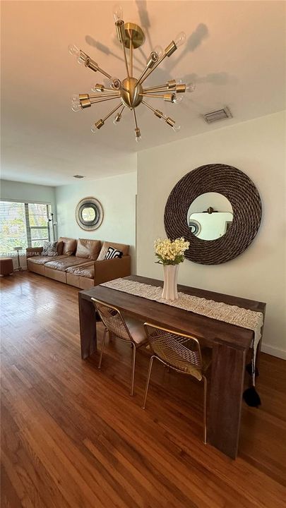 For Rent: $2,995 (2 beds, 1 baths, 1664 Square Feet)