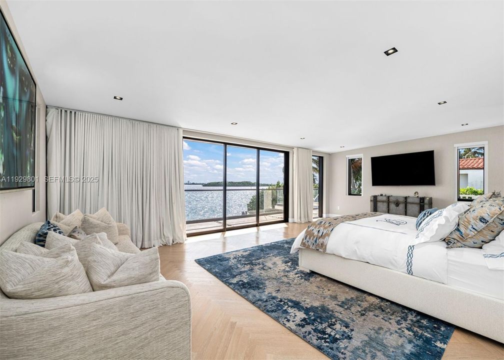 待售: $12,975,000 (6 贝兹, 7 浴室, 5671 平方英尺)