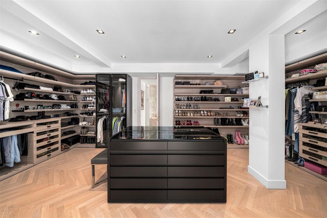 待售: $12,975,000 (6 贝兹, 7 浴室, 5671 平方英尺)