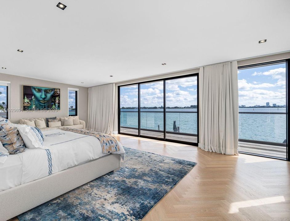 待售: $12,975,000 (6 贝兹, 7 浴室, 5671 平方英尺)