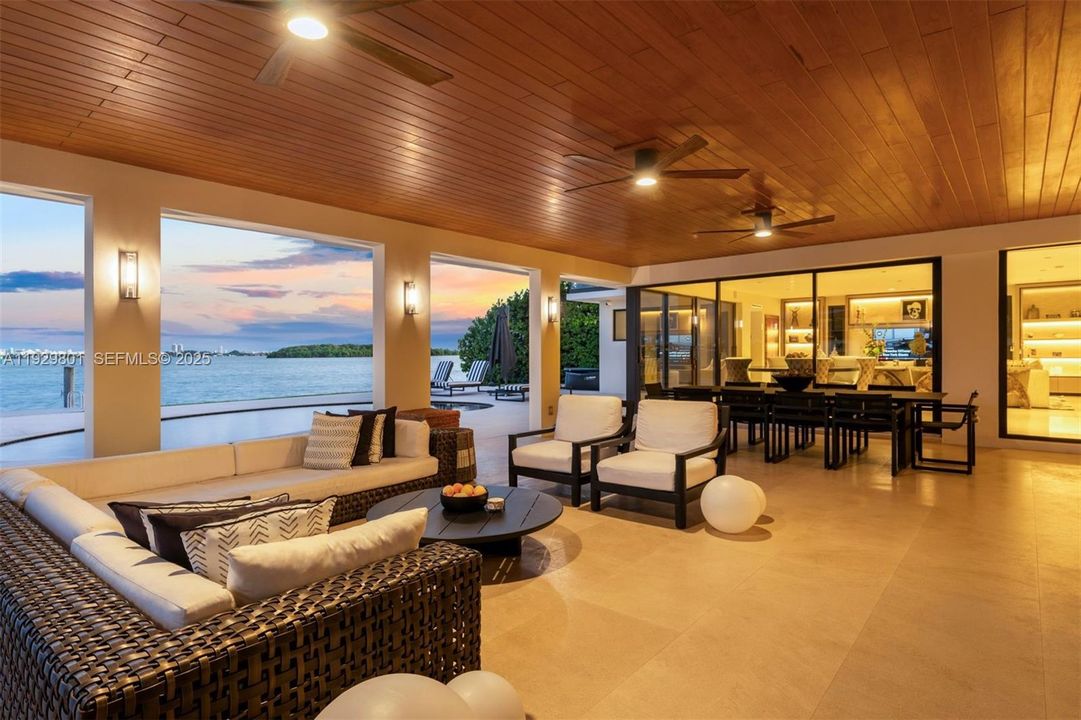 待售: $12,975,000 (6 贝兹, 7 浴室, 5671 平方英尺)