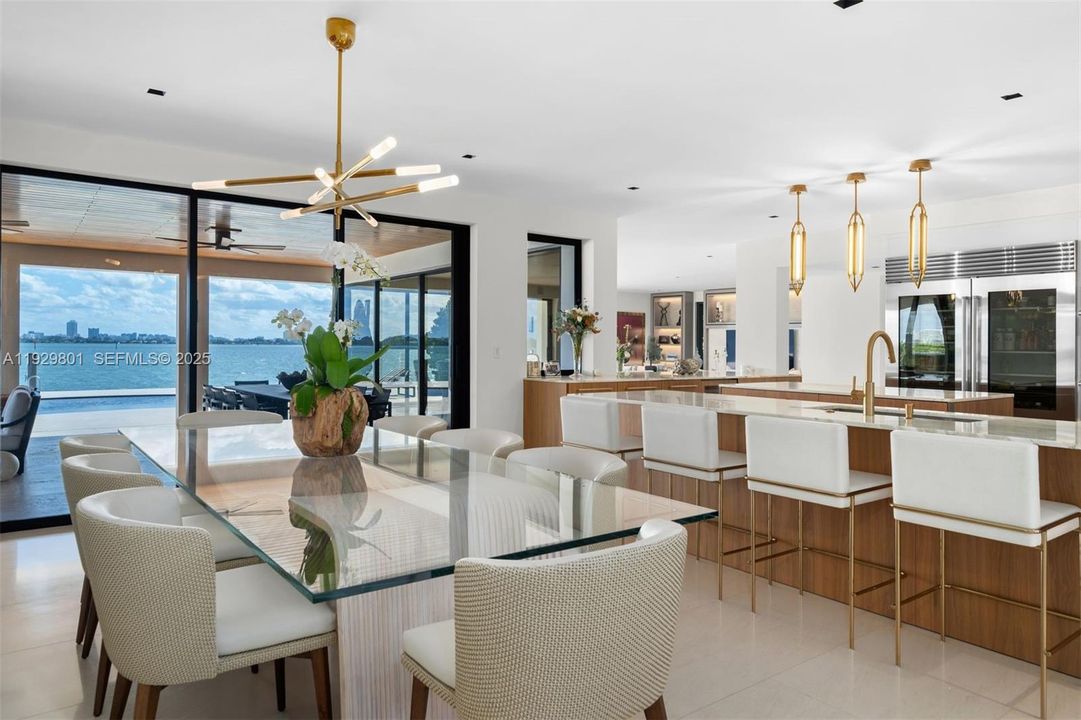 待售: $12,975,000 (6 贝兹, 7 浴室, 5671 平方英尺)