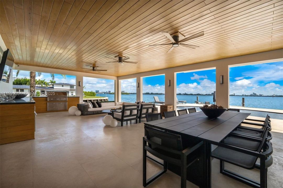 待售: $12,975,000 (6 贝兹, 7 浴室, 5671 平方英尺)