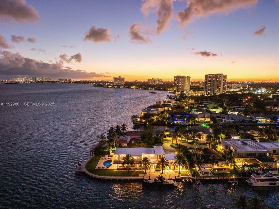 待售: $12,975,000 (6 贝兹, 7 浴室, 5671 平方英尺)