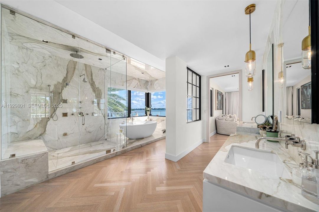 待售: $12,975,000 (6 贝兹, 7 浴室, 5671 平方英尺)