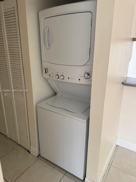 В аренду: $2,300 (2 спален, 2 ванн, 1055 Квадратных фут)