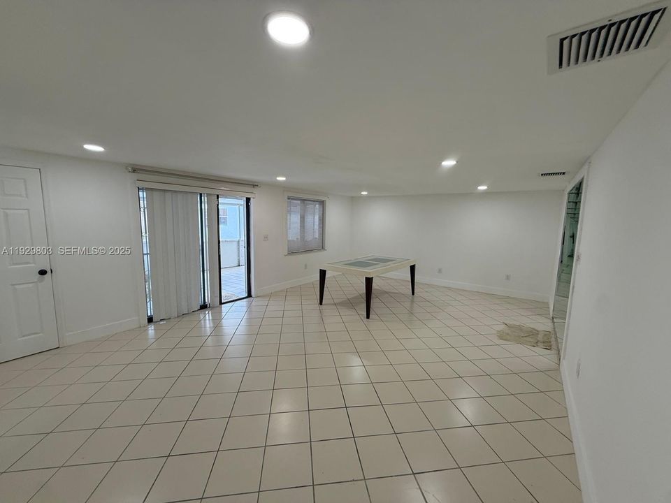 For Sale: $630,000 (5 beds, 4 baths, 1600 Square Feet)