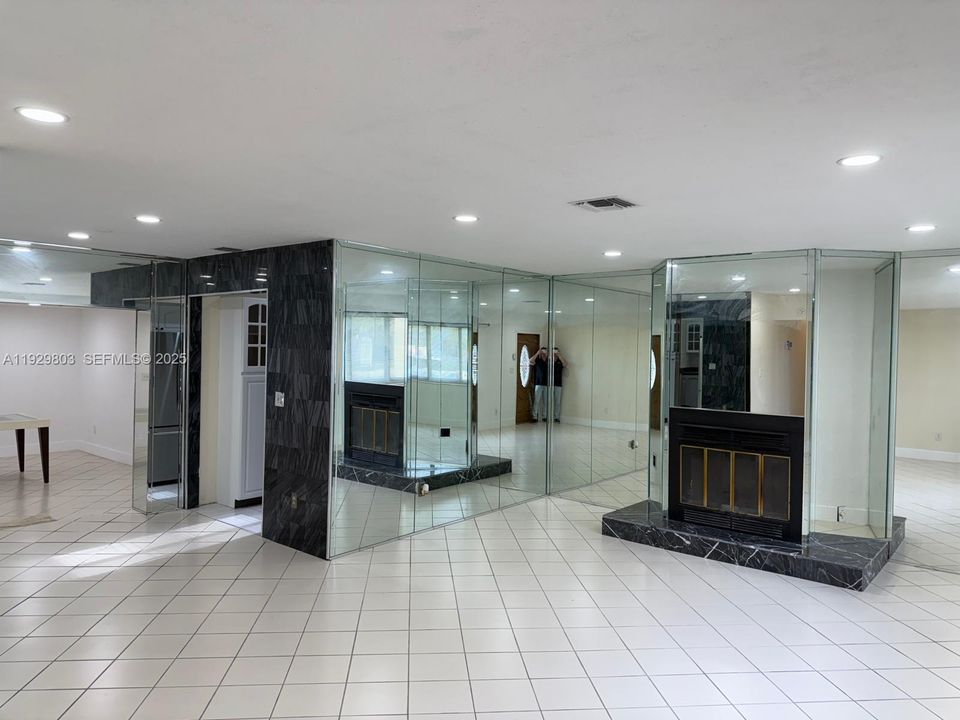 For Sale: $630,000 (5 beds, 4 baths, 1600 Square Feet)