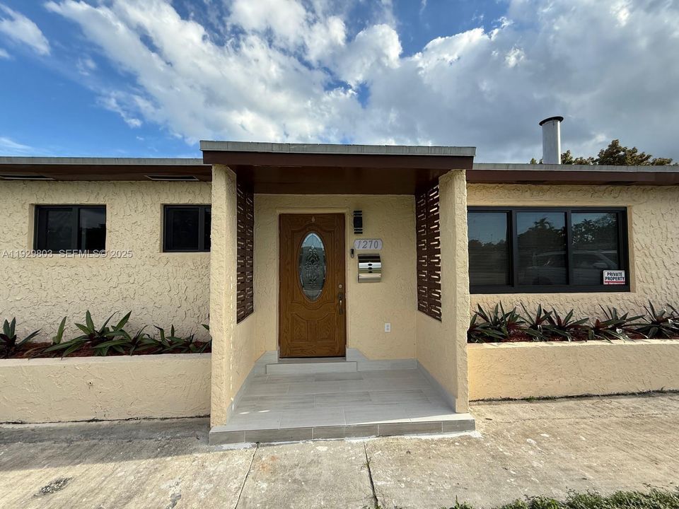 For Sale: $630,000 (5 beds, 4 baths, 1600 Square Feet)