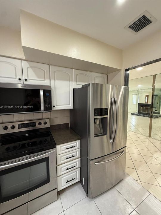 For Sale: $630,000 (5 beds, 4 baths, 1600 Square Feet)