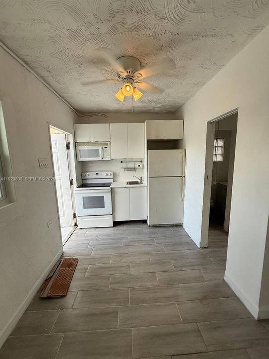 For Sale: $630,000 (5 beds, 4 baths, 1600 Square Feet)