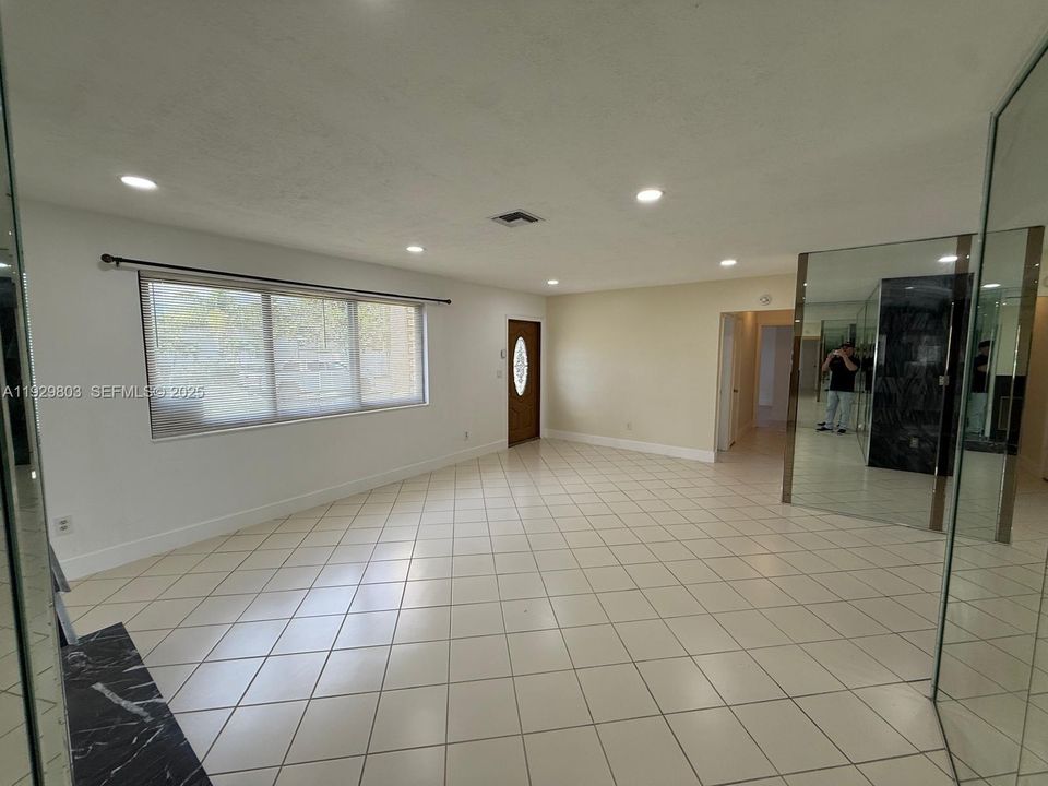 For Sale: $630,000 (5 beds, 4 baths, 1600 Square Feet)