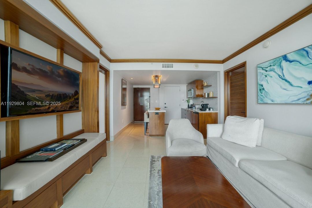 For Sale: $925,000 (2 beds, 2 baths, 1048 Square Feet)