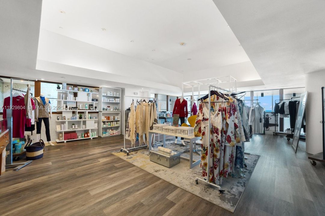 For Sale: $925,000 (2 beds, 2 baths, 1048 Square Feet)