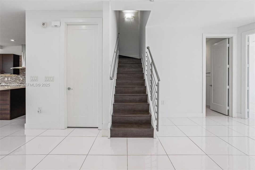 En Renta: $5,200 (4 camas, 3 baños, 2200 Pies cuadrados)