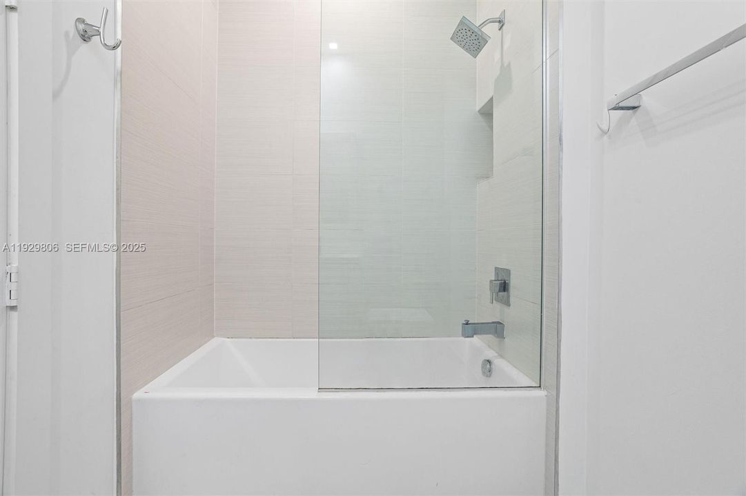 En Renta: $5,200 (4 camas, 3 baños, 2200 Pies cuadrados)